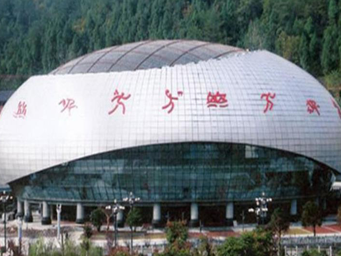 信阳体育中心球形网架加工安装